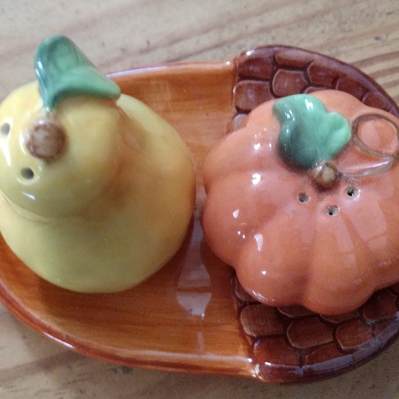 THANKSGIVING VINTAGE Ceramic Pumpkin&HubbardSquash Salt&Pepper Acorn Underplate - Picture 2 of 5